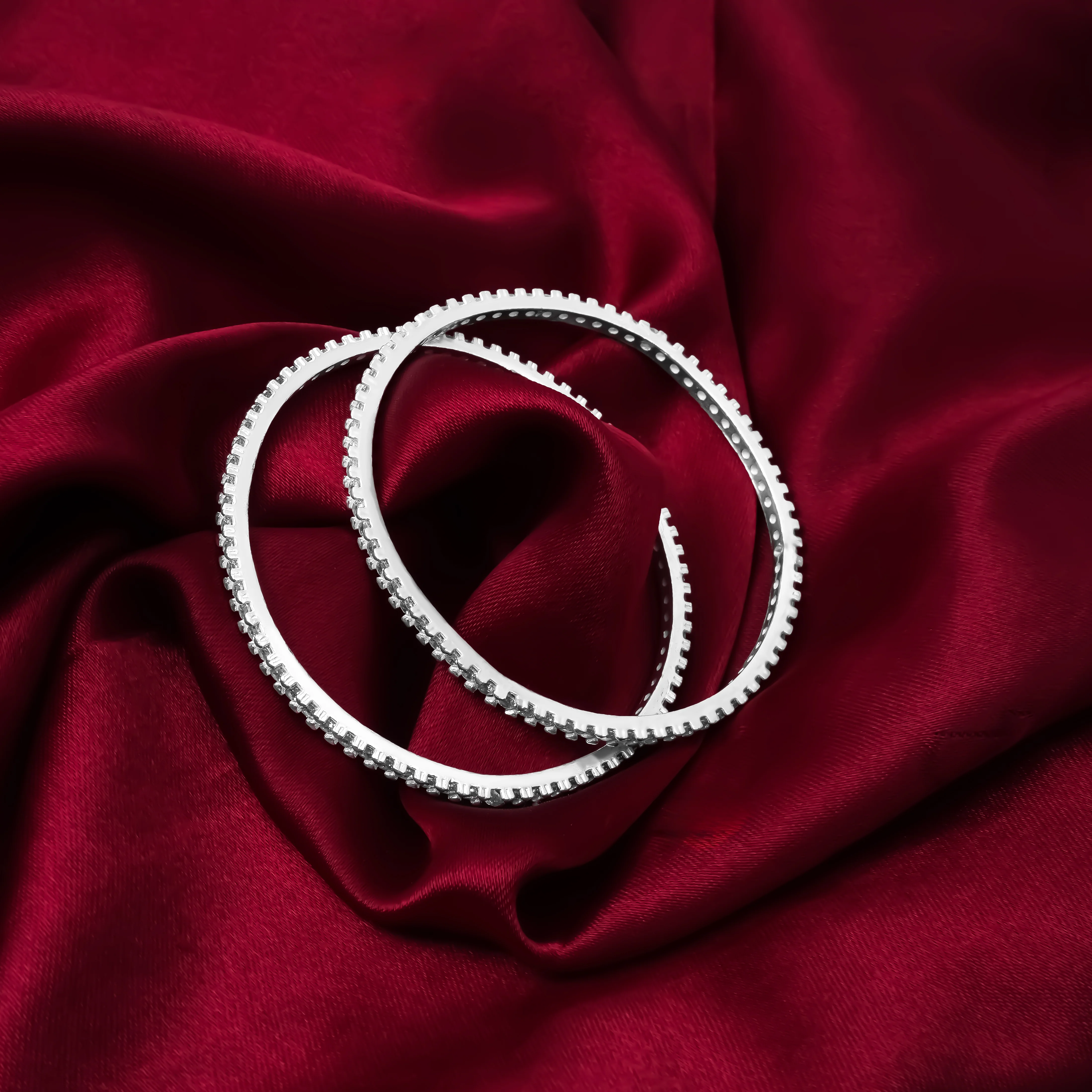 Bangle Simple, Lightweight Elegance - Image 3