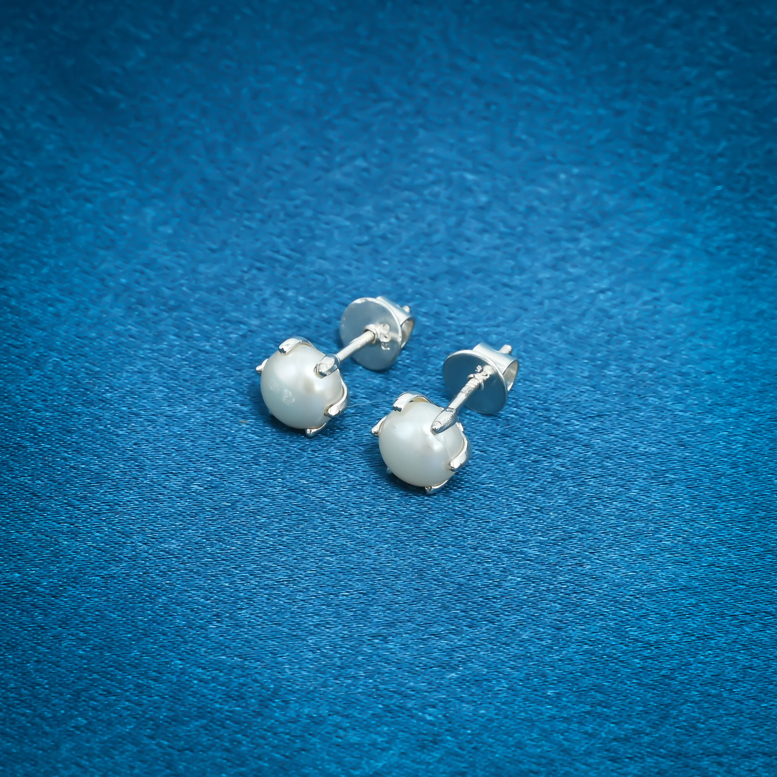 Beautiful Sterling Silver Pearl Stud Earrings - Image 3