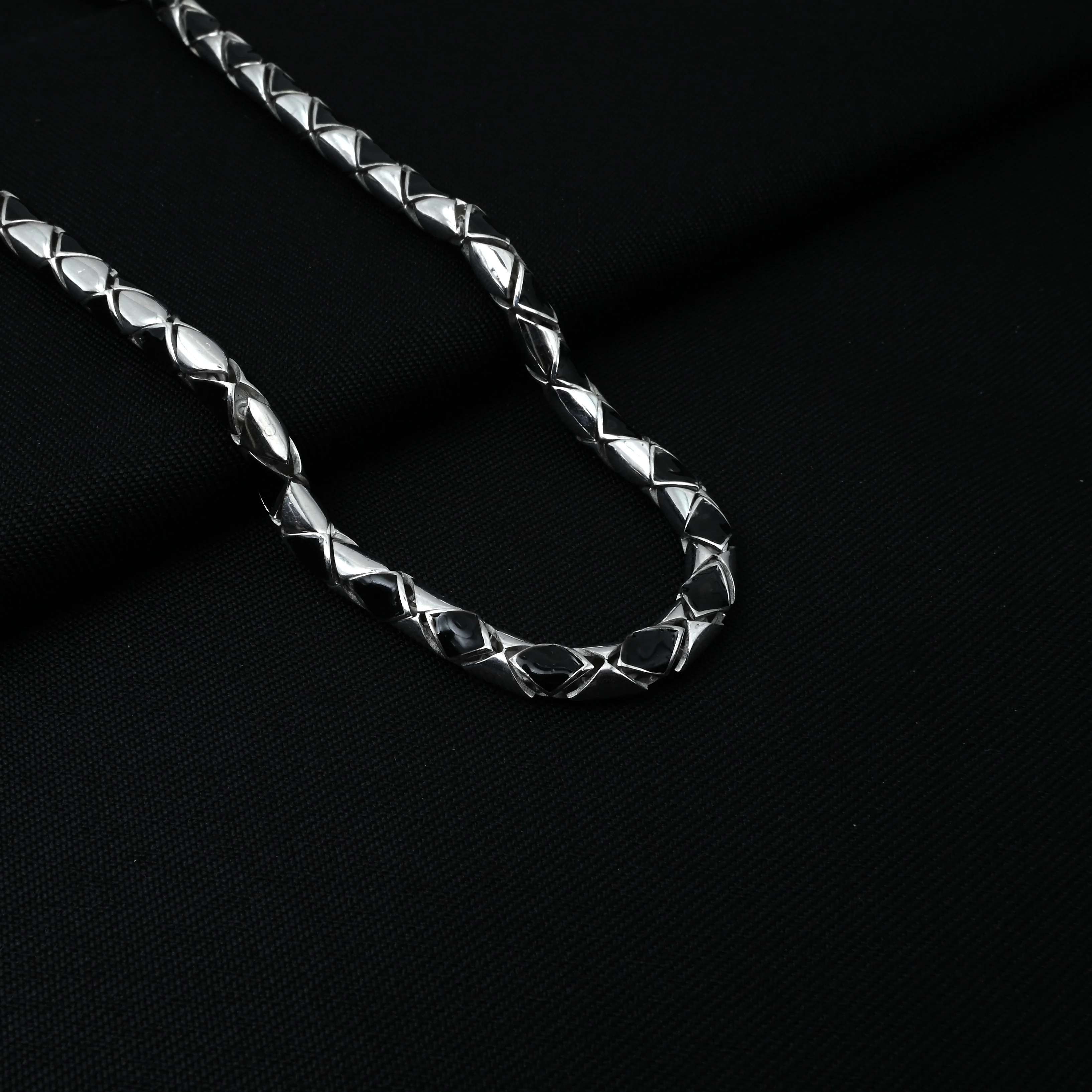 Elegant Textured Silver Chain For Boys - Image 2