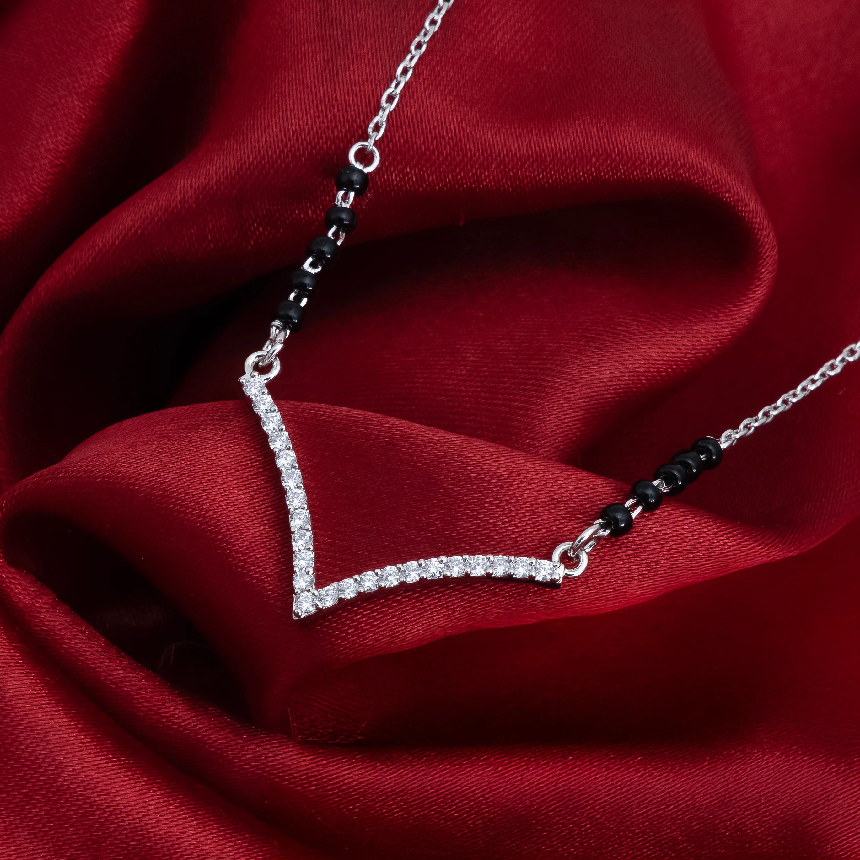 Graceful V-Cut Solitaire Mangalsutra - Image 4