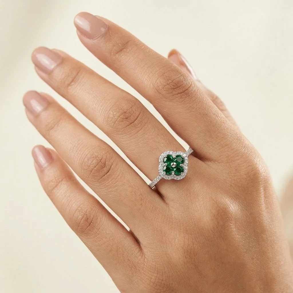 Luxury Emerald Flower Diamond Ring - Image 2
