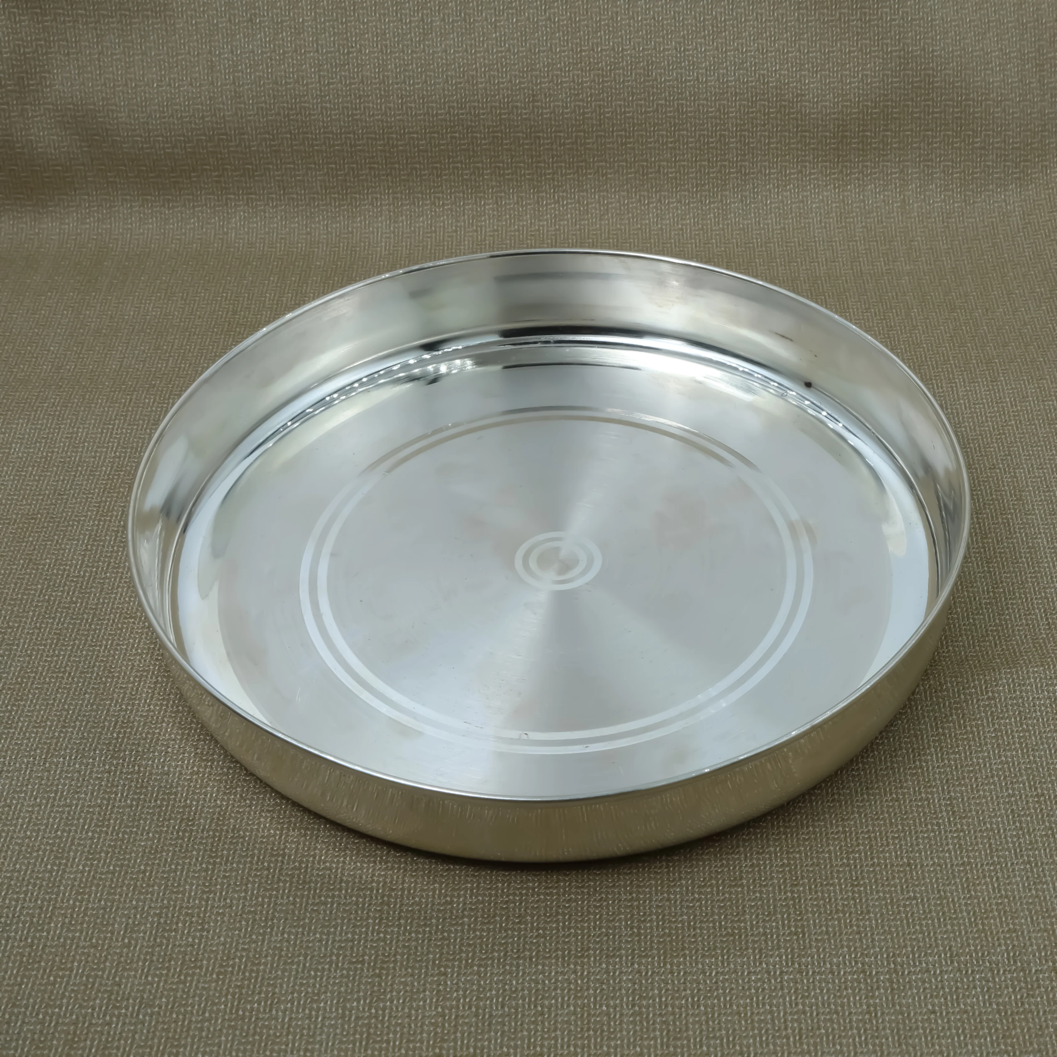 Make Every Meal Special with Our Beautiful Silver Dinner Plate - Image 2