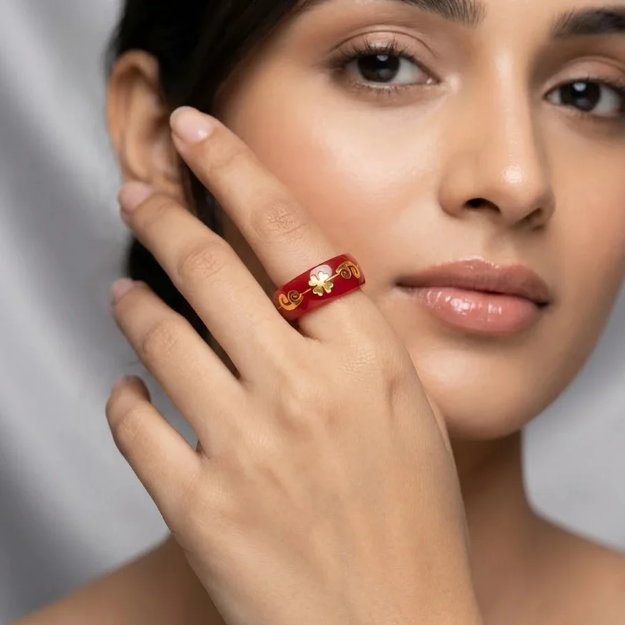 Red Resin Lucky Clover Ring with Gold Inlay – Vintage Minimalist Band Ring - Image 2