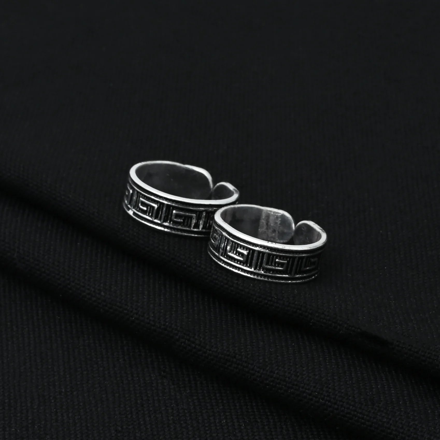 Silver Beautiful Engraved Toe Rings - Image 5
