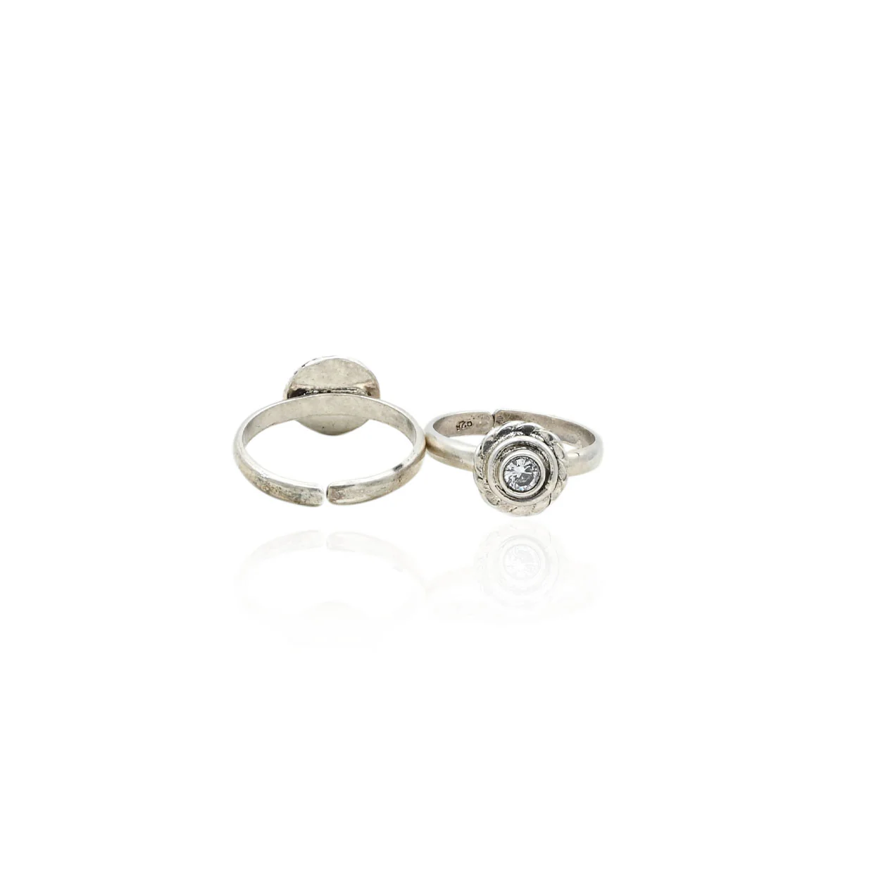 Silver Blooming Shiny White Gems Toe Rings - Image 3