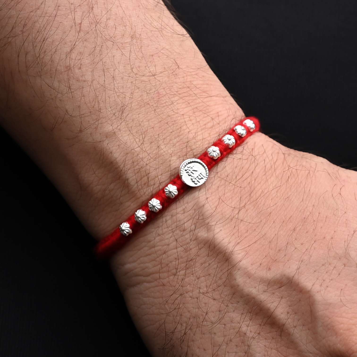Silver Center Written Mere Bhaiya with Flower Design Rakhi for Boys - Image 3
