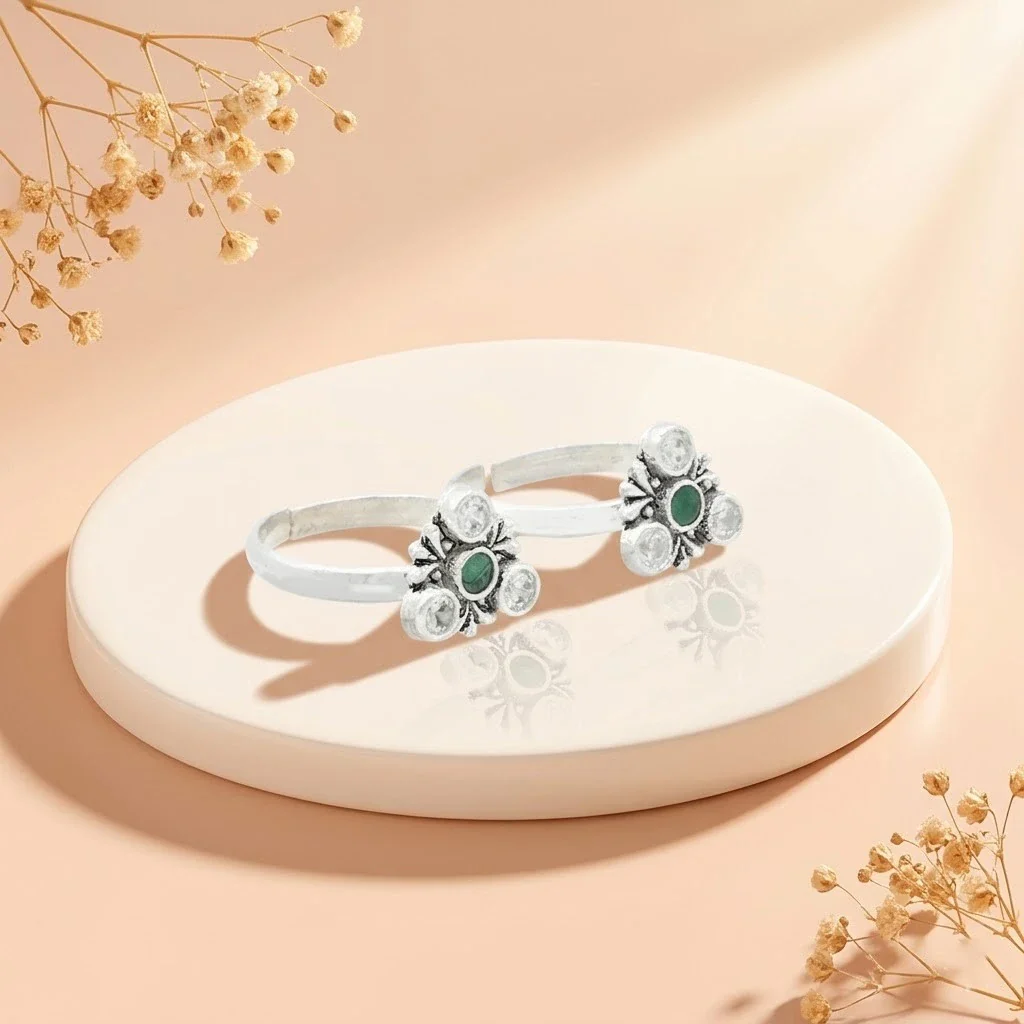 Silver Gleaming Green Toe Rings