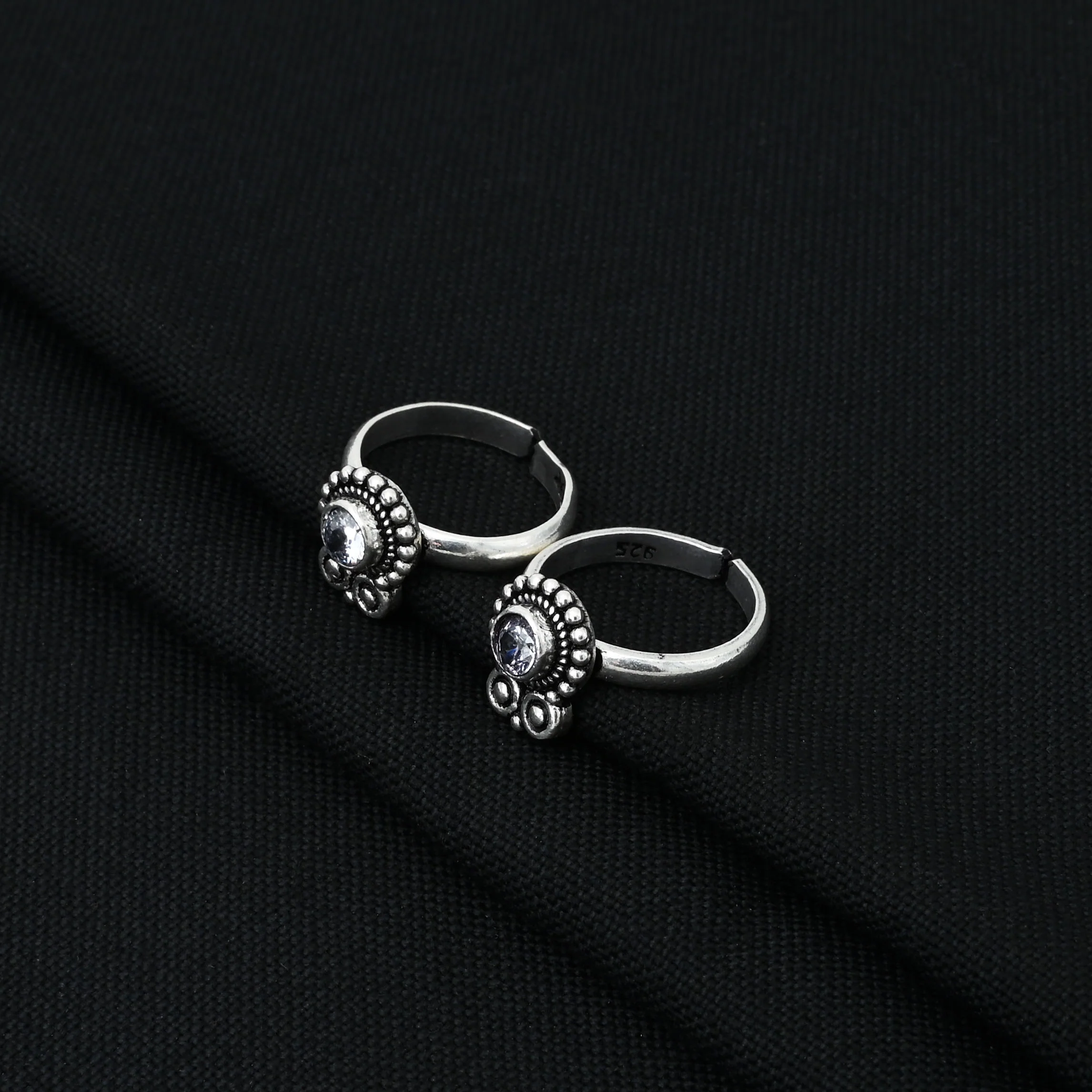 Silver Studded Crowny Shiny Toe Rings - Image 5