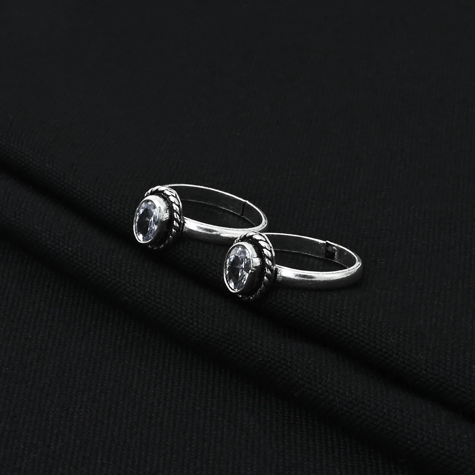 Silver Traditional White Gem Toe Rings - Image 5