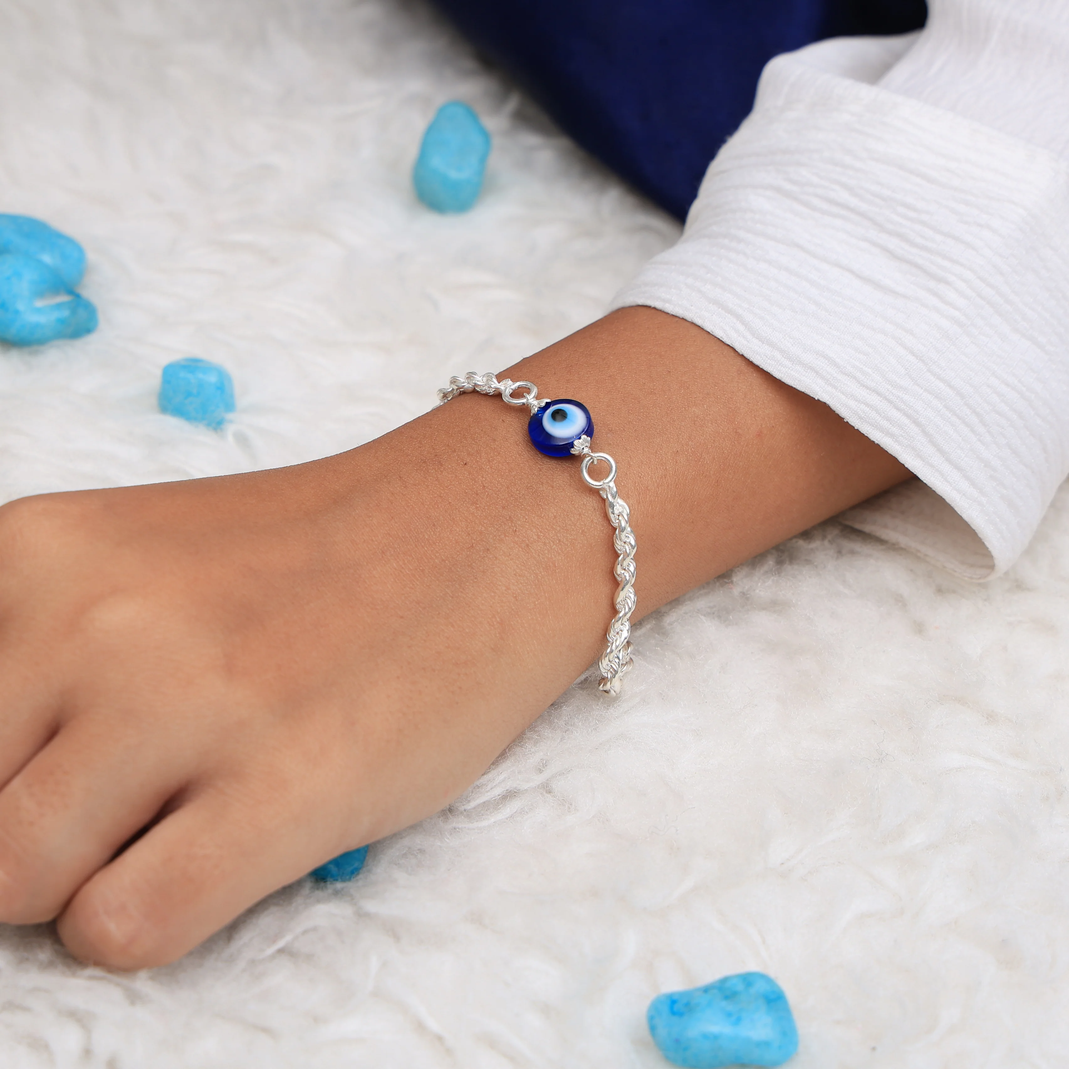 Sleek Chain Evil Eye Silver Bracelet - Image 4