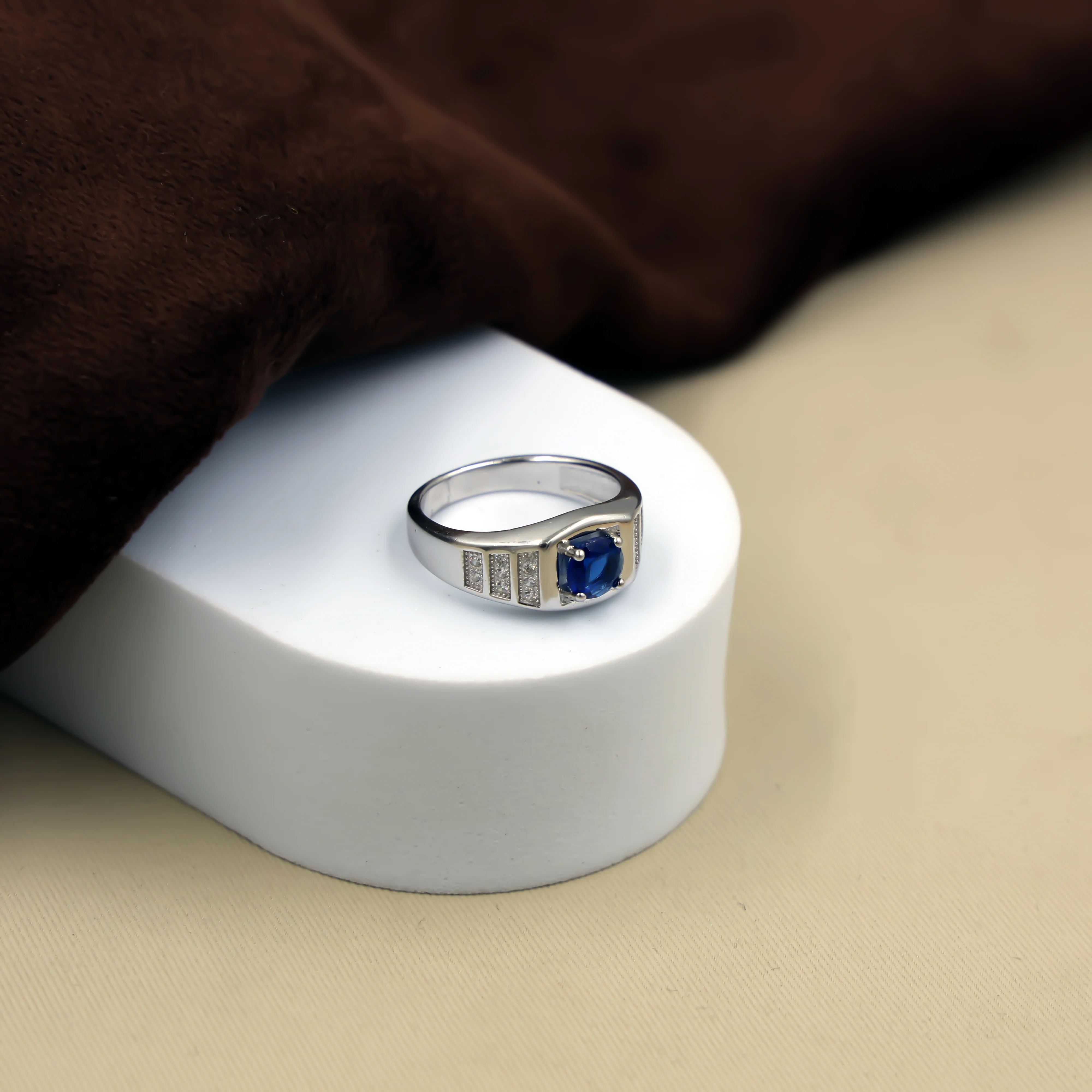Stylish Round Blue Gemstone Silver Ring - Image 2