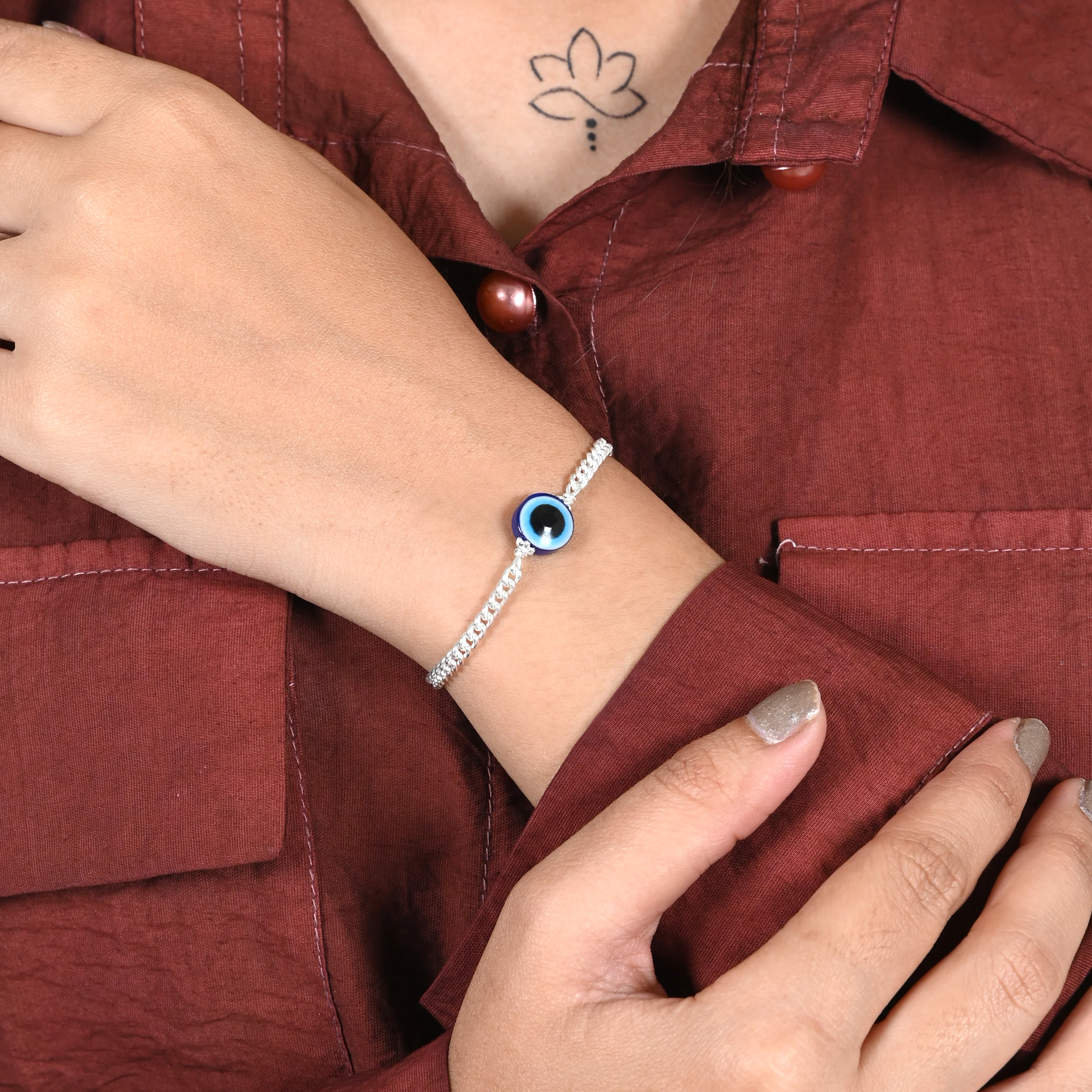 Stylish Evil Eye Silver Bracelet for Everyday Protection - Image 4
