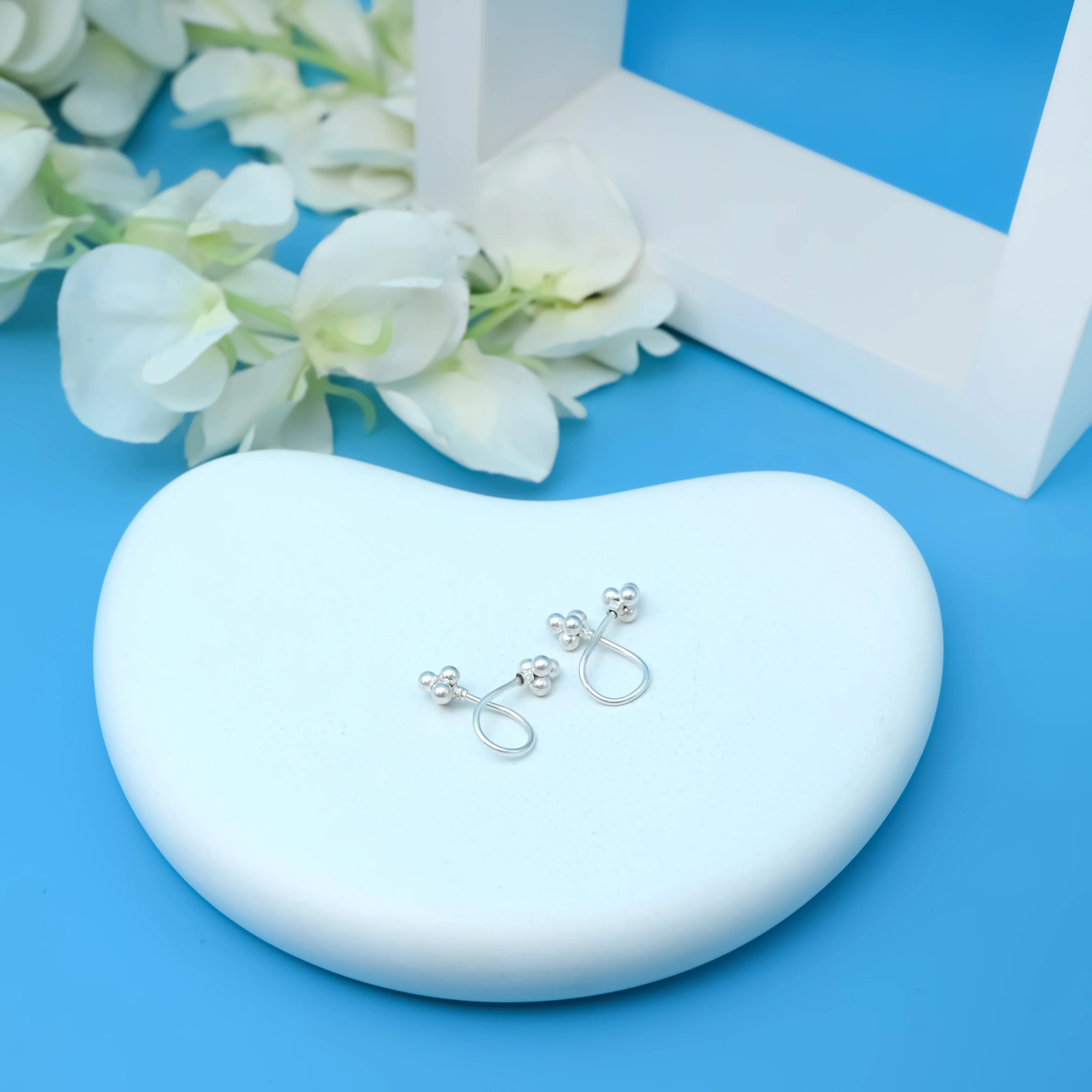 Stylish Silver Twist Hoop Earrings - Image 6