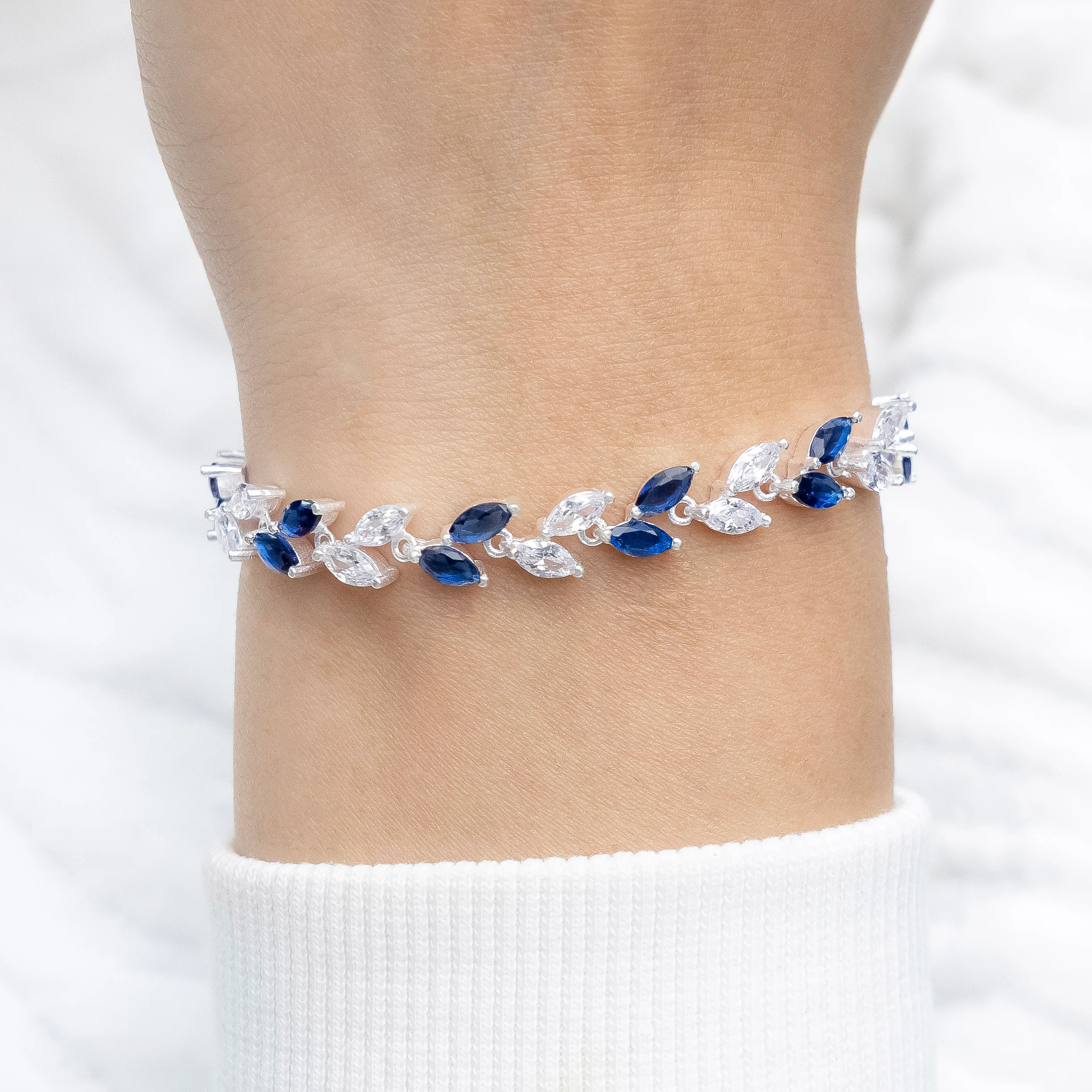 Three Colour Pattern Silver Bracelet (Any Color One Pcs) - Image 4